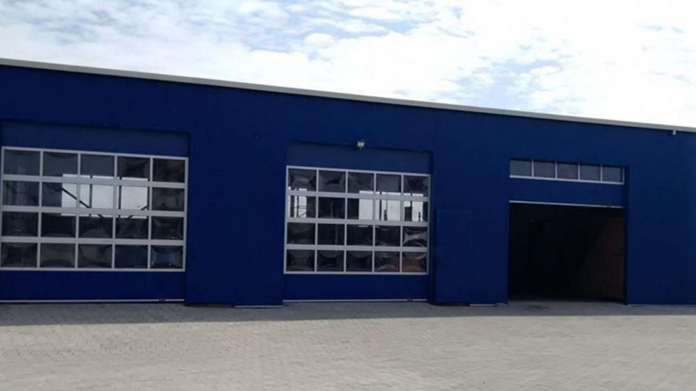 Afaceri blocate la intrare și profit pierdut: riscurile de a nu avea uși de garaj secționale moderne