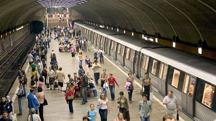 Metrorex deschide marti accesul in statiile Tineretului si Aparatorii Patriei