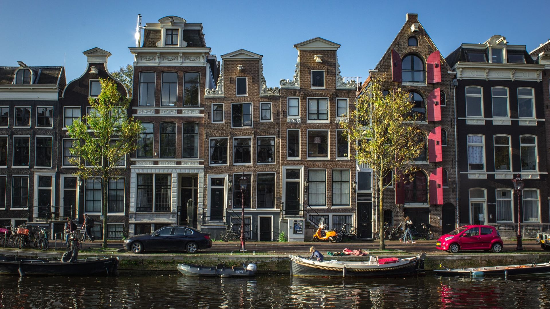 Patru morți și 100 de persoane contaminate cu coronavirus după un concert la Amsterdam