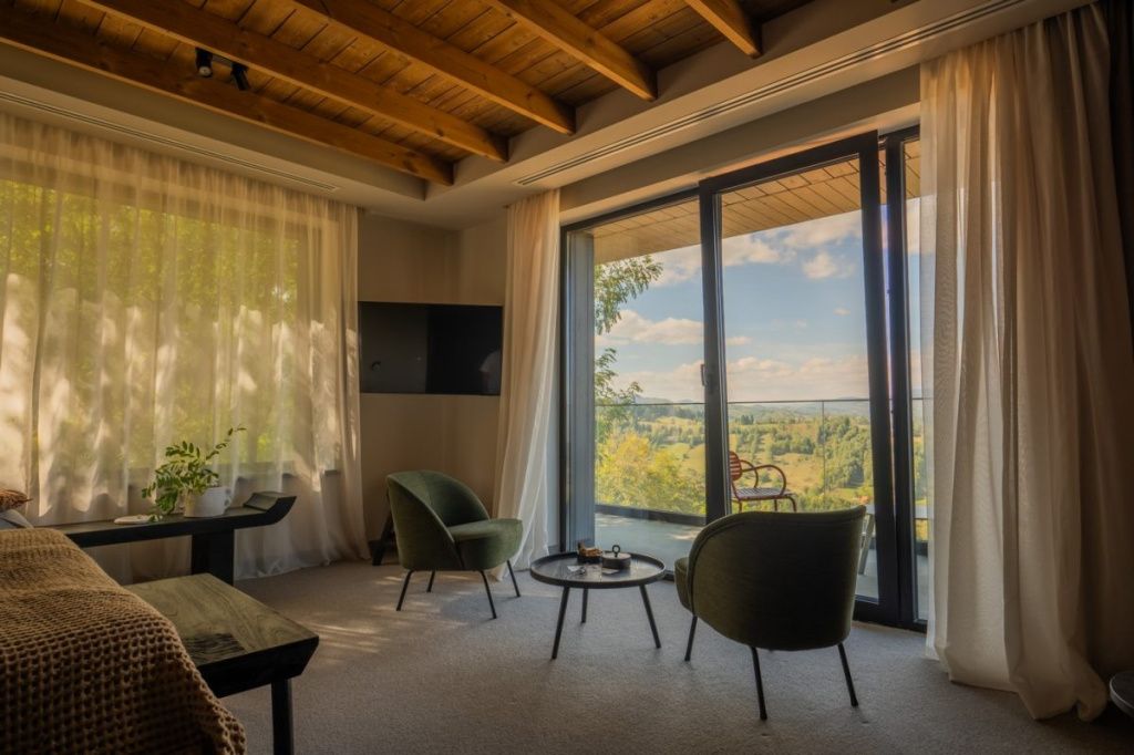 GALERIE FOTO | A fost inaugurat un nou proiect turistic de lux în inima Bucegilor - Imagine 21