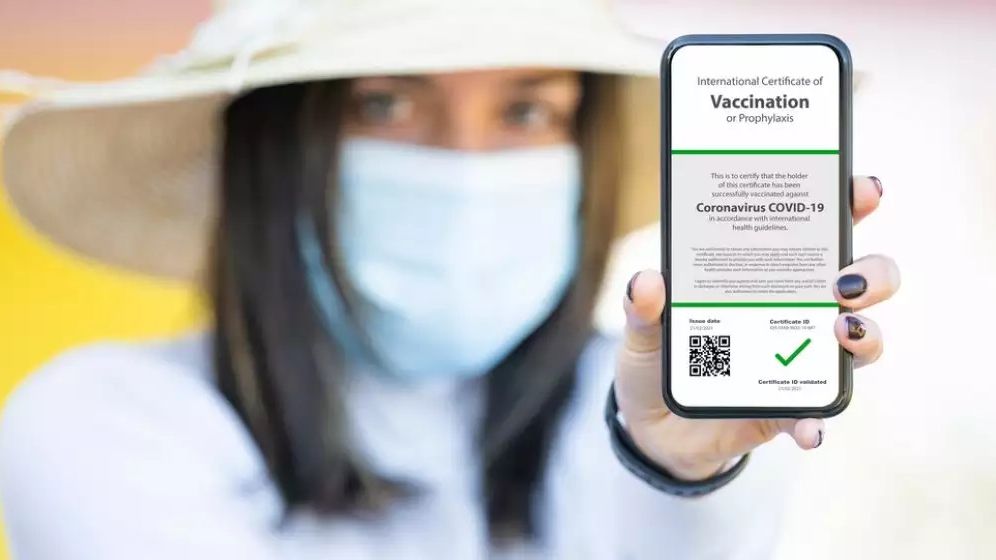 Obligativitatea certificatului verde pentru angajați: propunerea intră în dezbatere în Senat