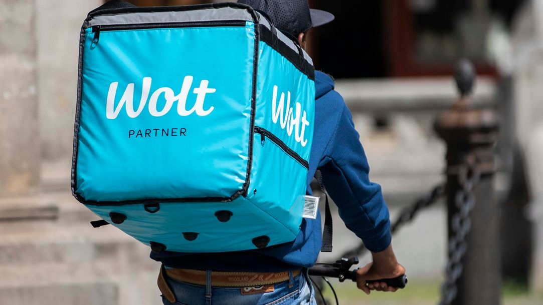 Wolt, la o lună după ce a înlocuit Tazz: Și-a dublat aria de livrare. Cel mai „harnic” curier a livrat 54 de comenzi într-o zi. Întârzieri în anumite zone