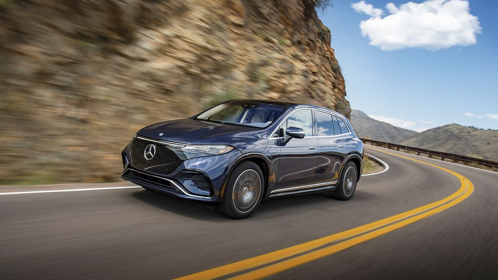 Mercedes-Benz EQS SUV a ajuns în România cu până la 544 de cai putere electrici