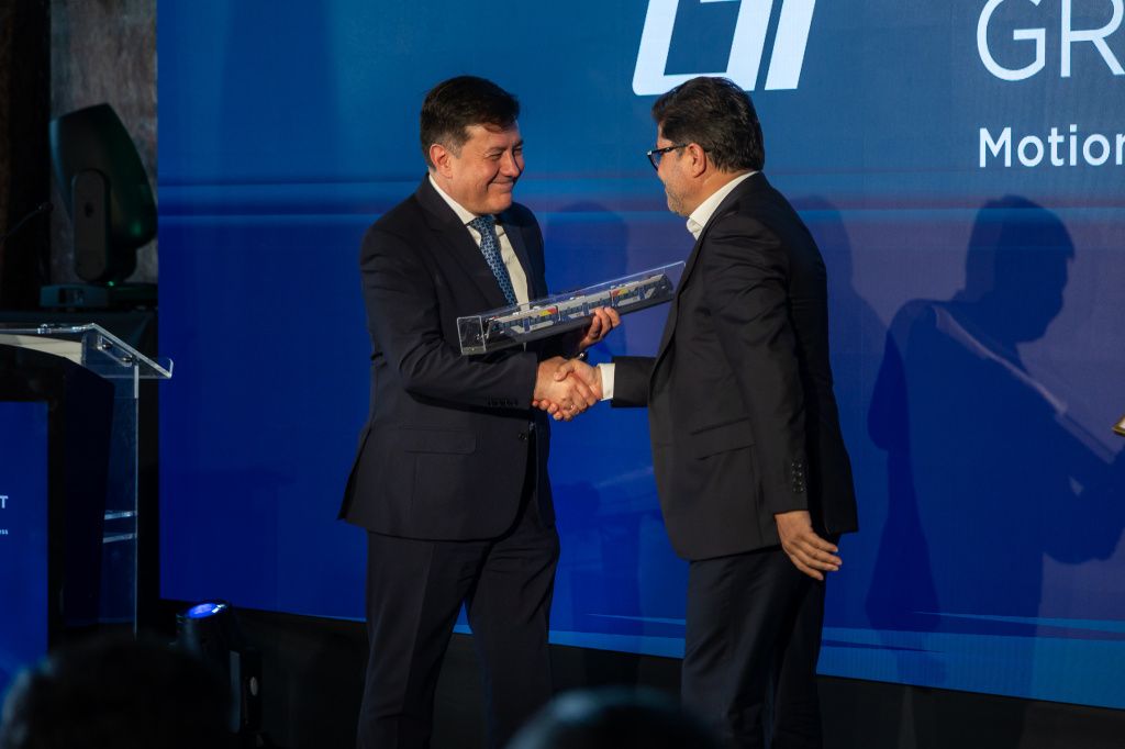 GALERIE FOTO | Cum arată trenul 100% românesc, primul automotor produs în România după 80 de an - Imagine 40