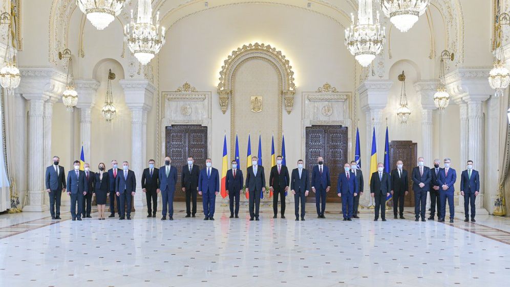 Relaxări anunțate de Guvernul Ciucă pentru Sărbători: ce măsuri pregătește