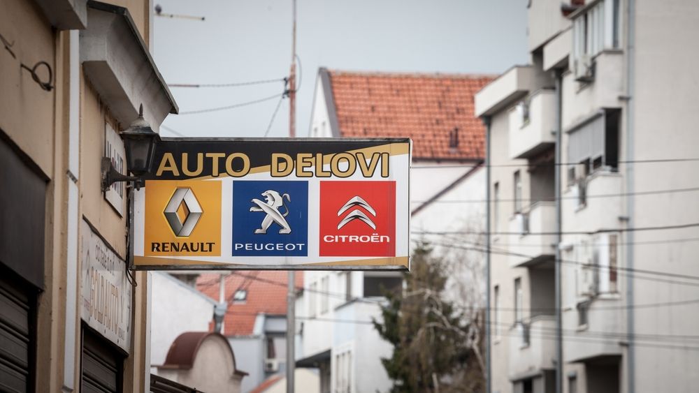 Șeful Stellantis neagă o posibilă fuziune cu Renault. De ce reapar periodic aceste zvonuri