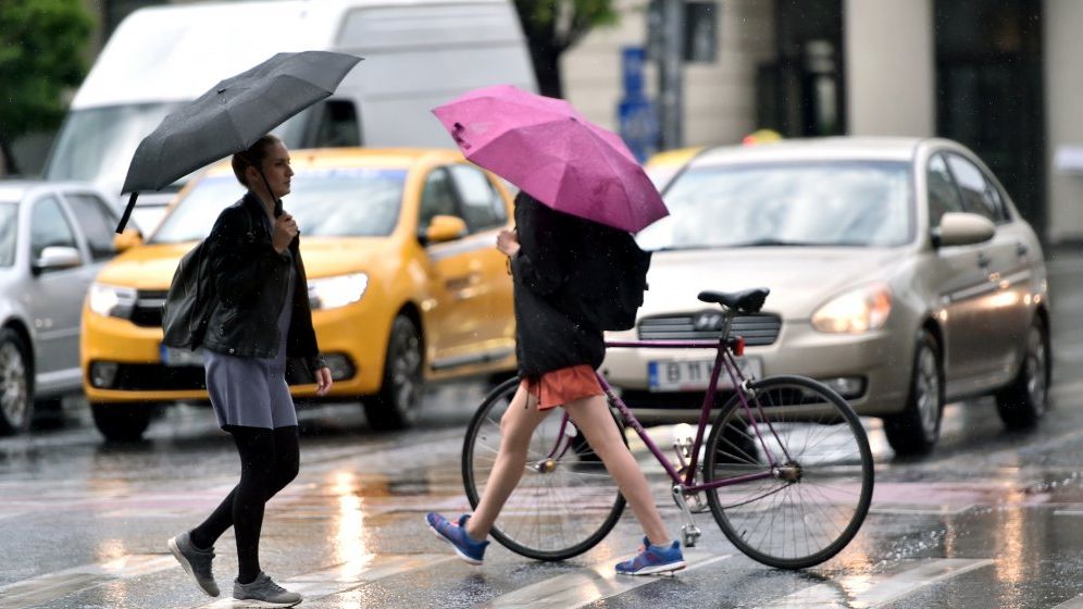 Cod portocaliu de ploi abundente în 10 județe și avertizare de cod galben în alte 14 județe