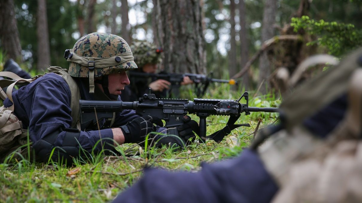 Ciucă: Serviciul militar obligatoriu nu va fi introdus, probabilitatea unui război cu Rusia e redusă