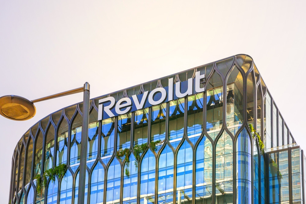 Revolut își dezvoltă propriul „creier” AI pentru bani: Lansează un departament de cercetare care va analiza fraudele, riscul de credit și recomandările pentru clienți