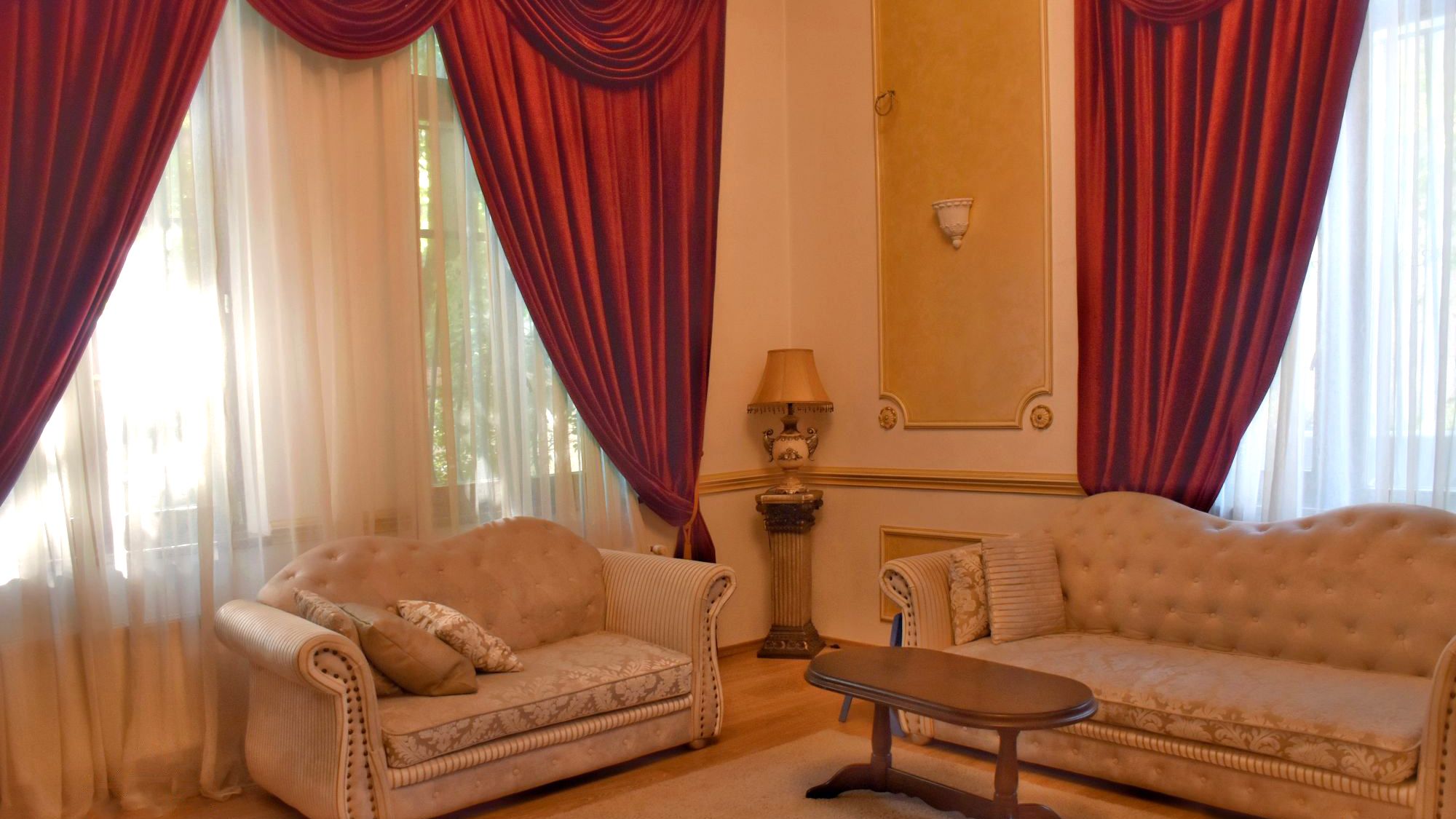 FOTO | Cum arată un apartament de lux 550.000 de euro, dintr-o vilă istorică de acum 100 de ani