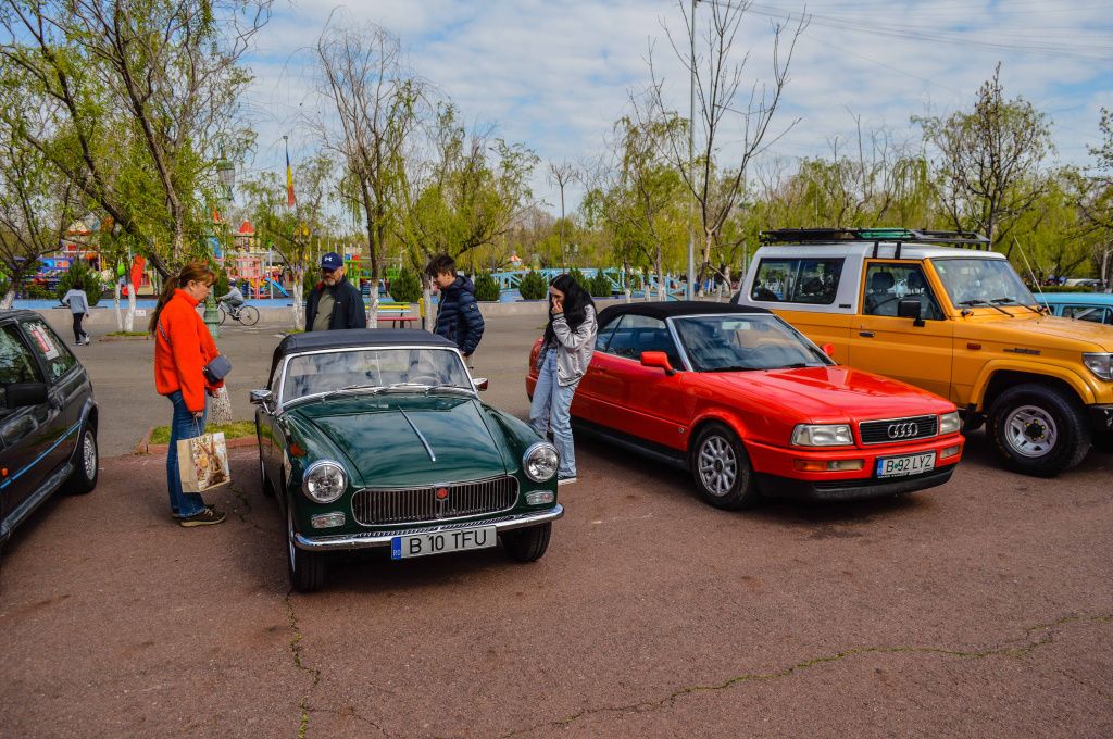 FOTO | Retroparada Primăverii: Ce am văzut la cea mai mare expoziție de mașini retro din țară - Imagine 36
