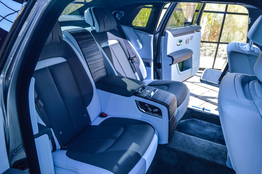 GALERIE FOTO | Rolls-Royce aduce mai multe premiere europene importante la București - Imagine 17