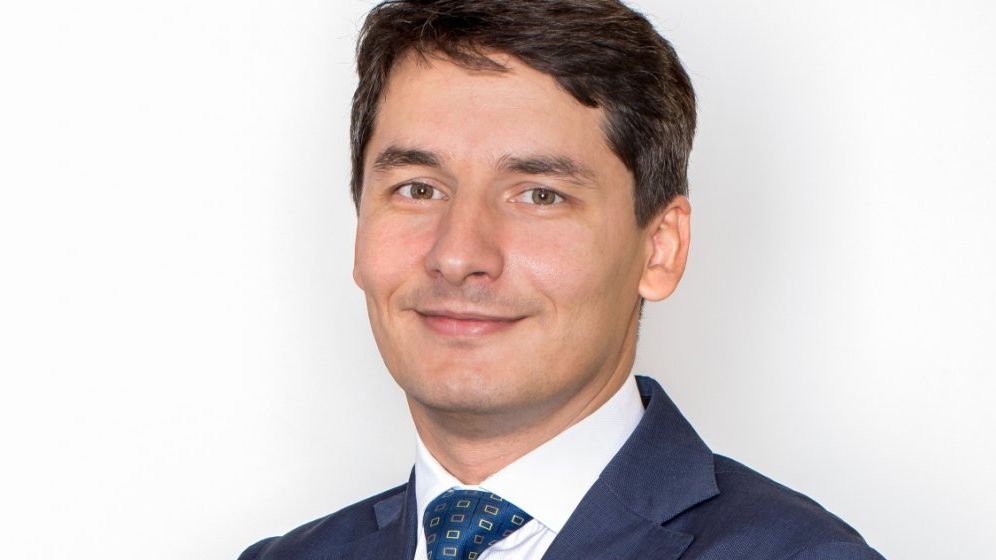 Esti pregatit sa te extinzi global? Invata de la un fost ofiter de informatii cum sa "cercetezi" piata pe care vrei sa iti duci afacerea