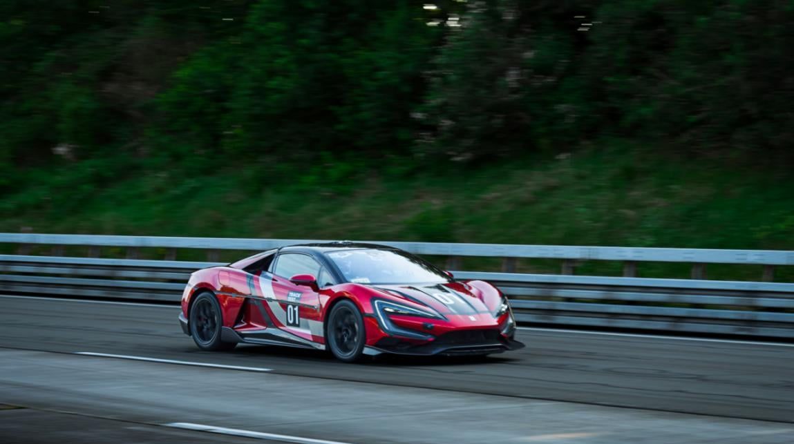 Record pentru mașini electrice: Chinezii au făcut o mașină pe baterii care a atins 472 km/h