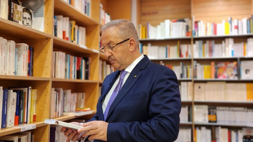 Vasile Dîncu, la librărie în Bruxelles: Aici nu se aude vocea idioţilor