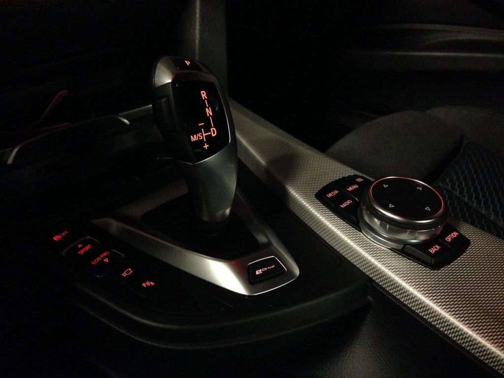 BMW 330e plug-in hybrid - Imagine 16