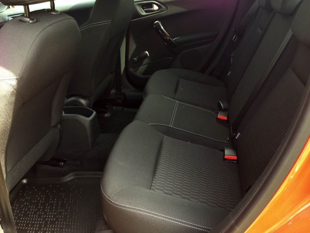 Peugeot 208 facelift - Imagine 12