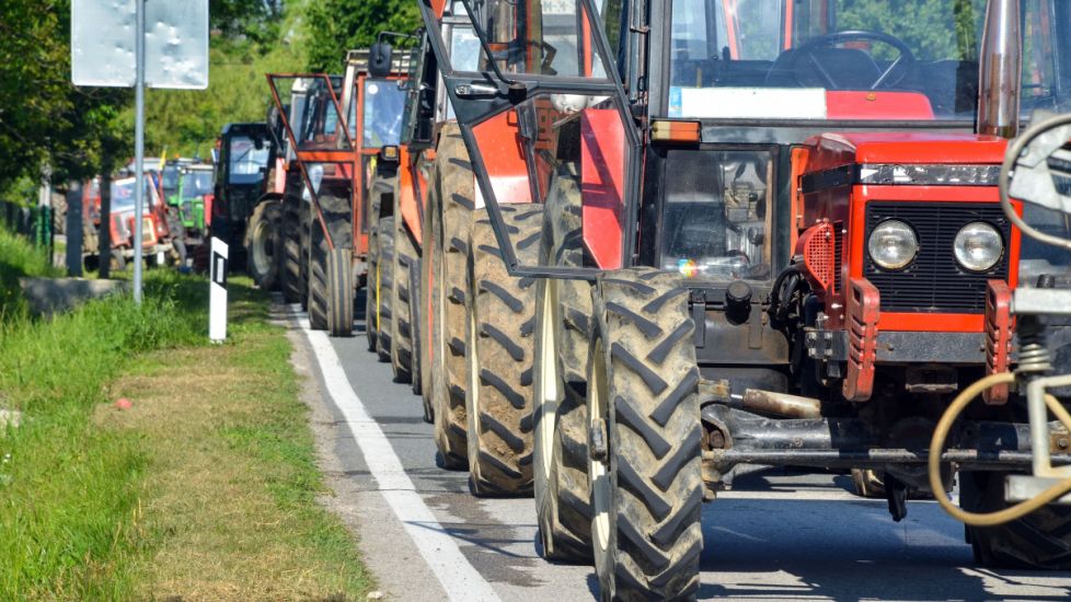 Fermierii continuă să fie în stradă după asumarea de către MADR a unor revendicări. Dar acum au treabă cu Finanțele și ASF