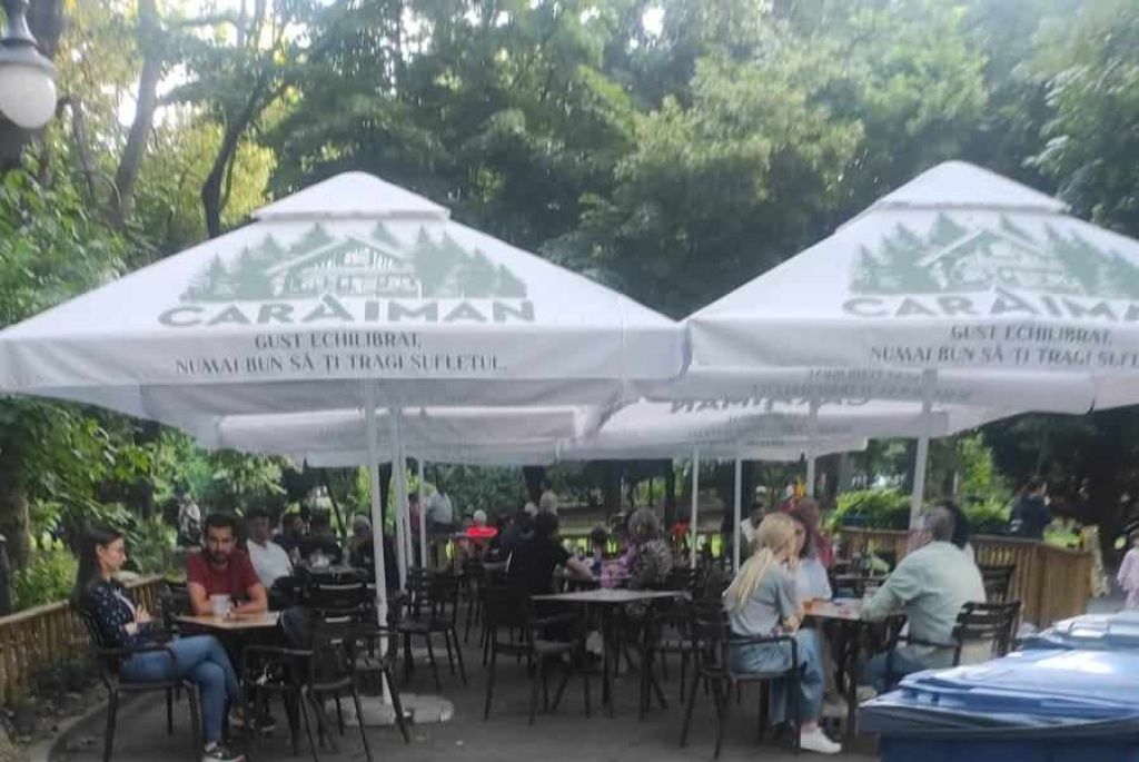 FOTO | Terase verzi București. Cinci oaze de răcoare în Capitală: există locuri unde mai găseÈ - Imagine 3