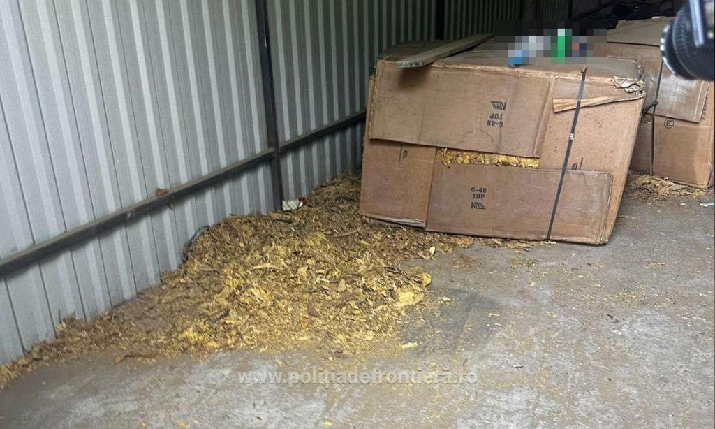GALERIE FOTO | Cum arată fabricile ilegale de țigări din România. Produc sute de tone anual - Imagine 9