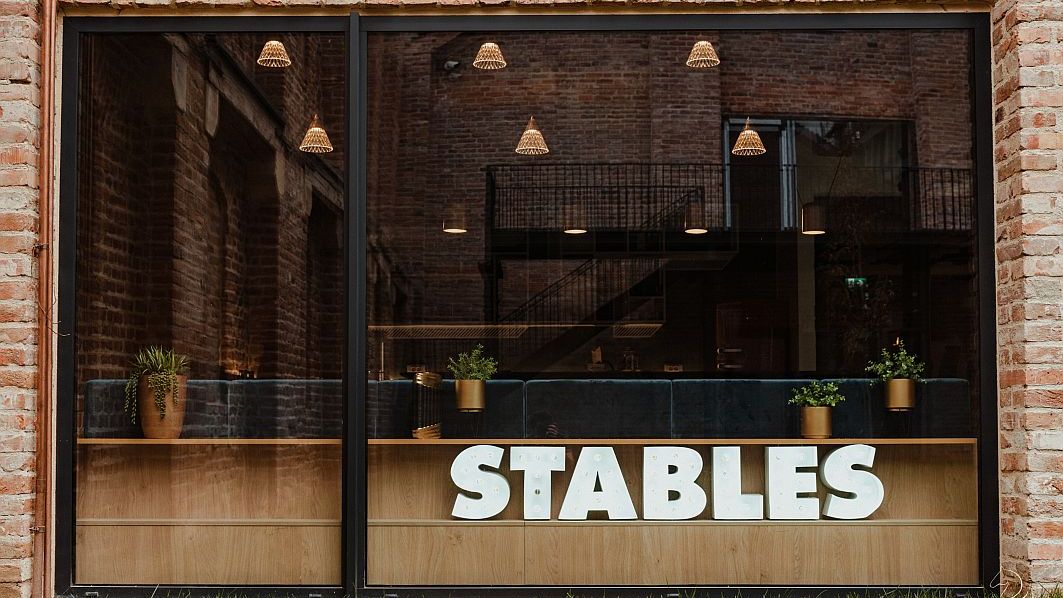 (P) STABLES rescrie o poveste veche de 200 de ani: cel mai nou spațiu de co-working din Cluj-Napoca este amplasat în locația fostelor grajduri ale Imperiului Austro-Ungar
