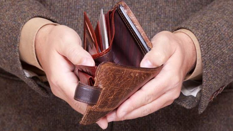 Suntem din nou la coada Uniunii Europene: 1 din 4 angajati este prost platit in Romania