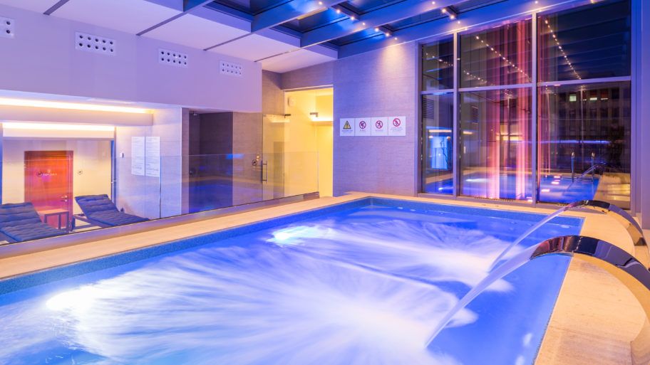(P) Skyview Pool SPA - noua facilitate de 5 stele in inima orasului