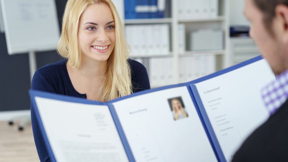 eJobs: Sute de romani aplica la joburile de director general, insa doar cateva zeci se califica. Ce candidati cauta organizatiile