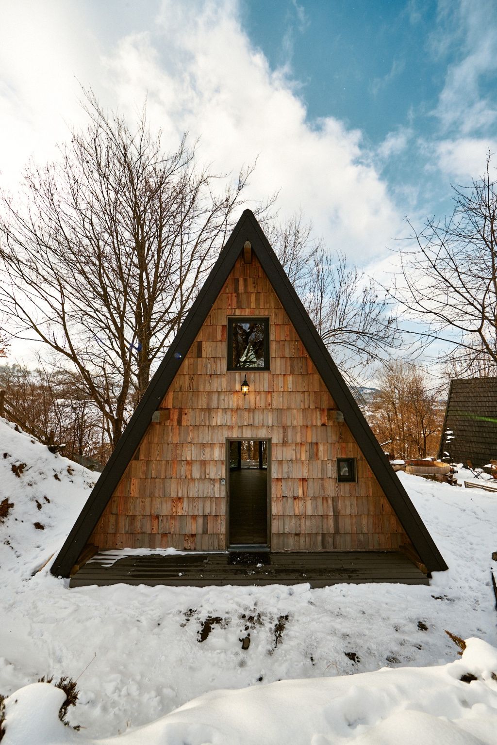 GALERIE FOTO: 5 cabane A-Frame din România unde te poți caza. Sunt la mare căutare printre cei ca - Imagine 25