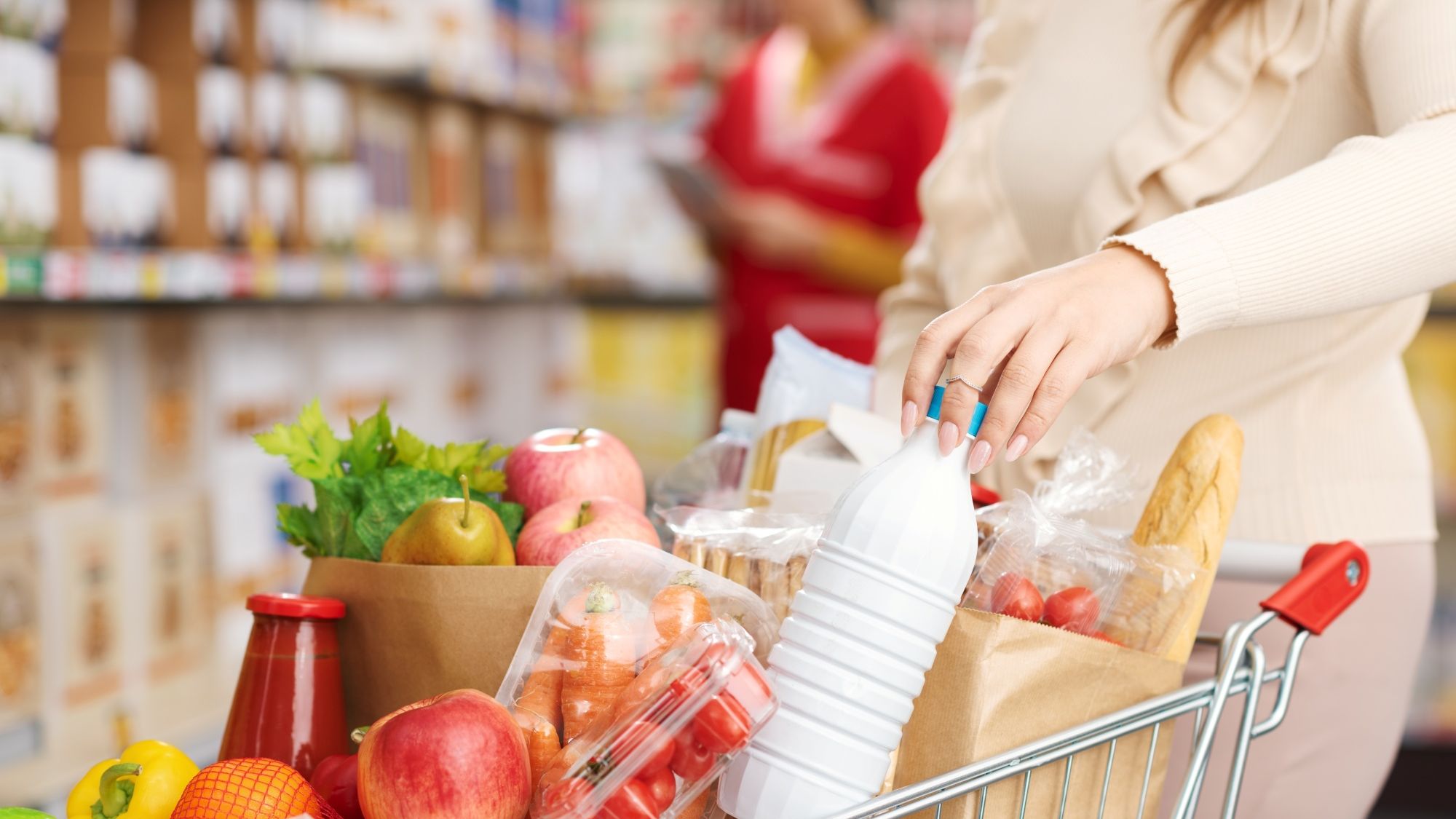 Românii au cheltuit 40 miliarde euro în marile rețele de magazine. Pe ce au dat cei mai mulți bani