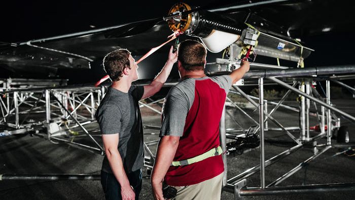 Facebook isi ia zborul: primul test al dronei solare care va transmite Internet