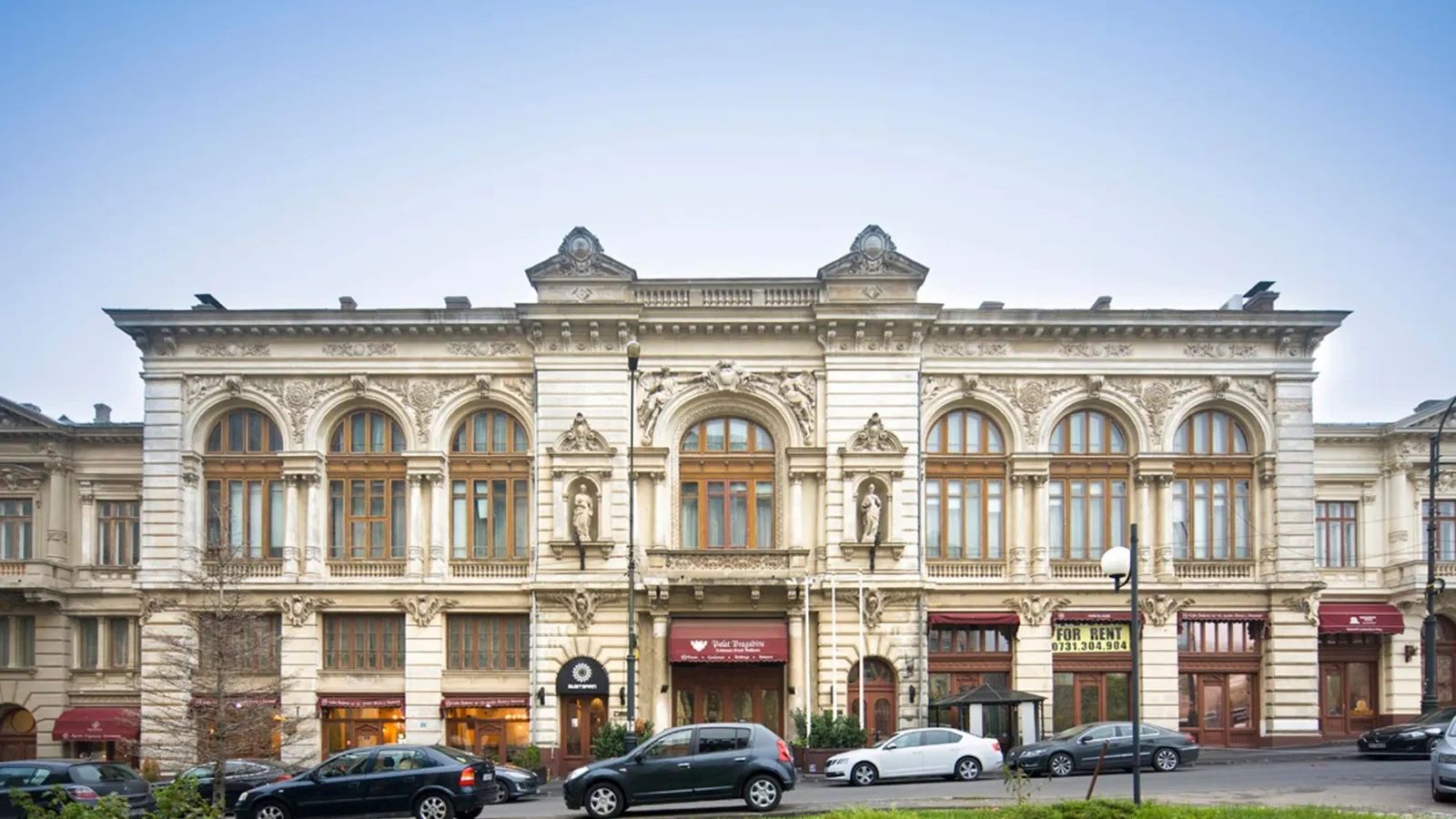 GALERIE FOTO | Proprietarul Palatului Bragadiru a redus prețul cu care vrea să vândă proprietarea istorică din Capitală