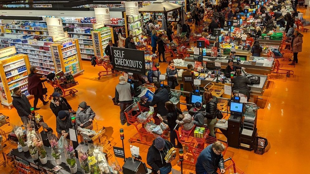 Ce recomandări fac magazinele pentru a evita haosul la cumpărături