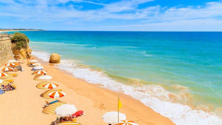Insulele Canare, Ile-de-France si Catalonia, cele mai atractive destinatii turistice din UE