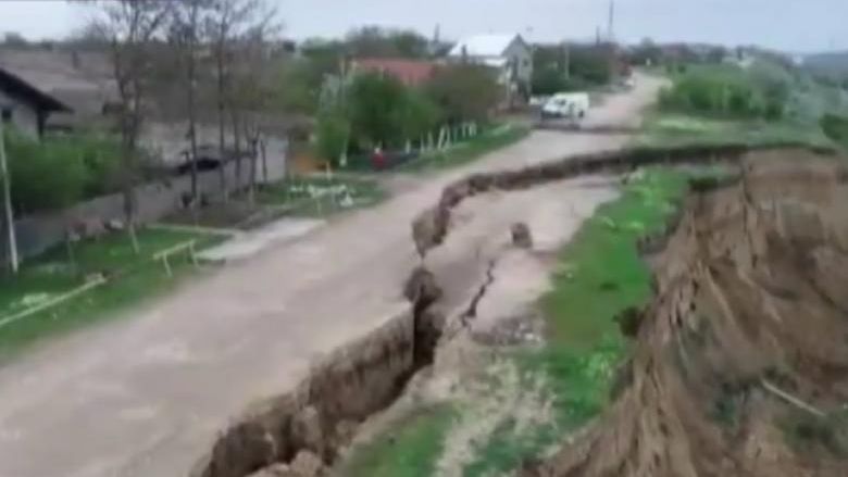 Guvernul da 5 milioane de lei pentru lucrarile la canalul Dunare-Marea Neagra, afectat de o alunecare de teren