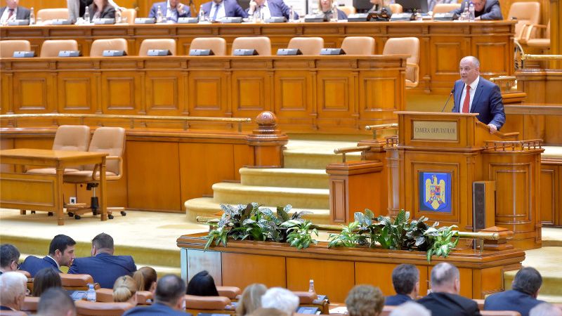 Alesii au si stomacul "special", nu numai pensia: cati bani dau pe o masa in Parlament