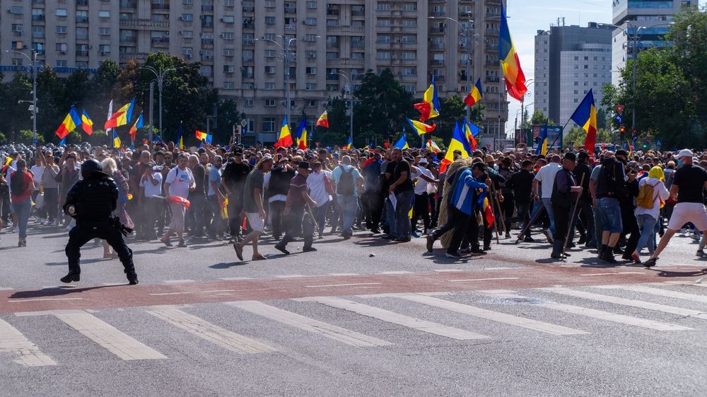 Percheziții în 15 județe și București după protestul ciobanilor din Piața Victoriei. 40 de persoane sunt vizate