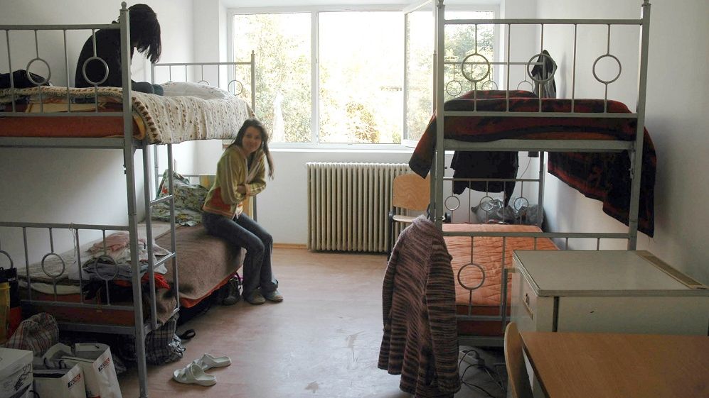Mai mulți bani pentru studenții care stau în cămin: Ministerul Educației mărește subvenția pentru cămine și cantine cu 10%