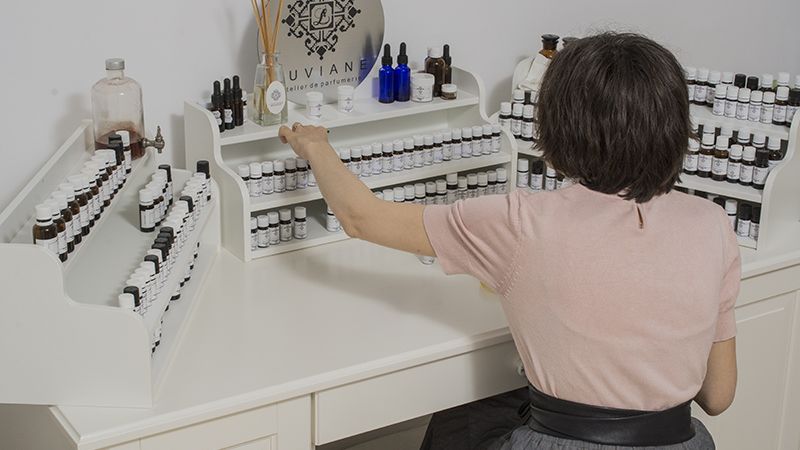 Povestea Luviane, atelierul de parfumerie si bijuterie al artistei Iulia-Victoria Neagoe