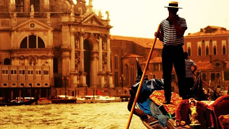 Venetienii s-au saturat de turisti: Plecati! Distrugeti zona!