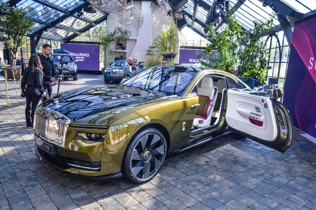 GALERIE FOTO | Rolls-Royce aduce mai multe premiere europene importante la București - Imagine 45