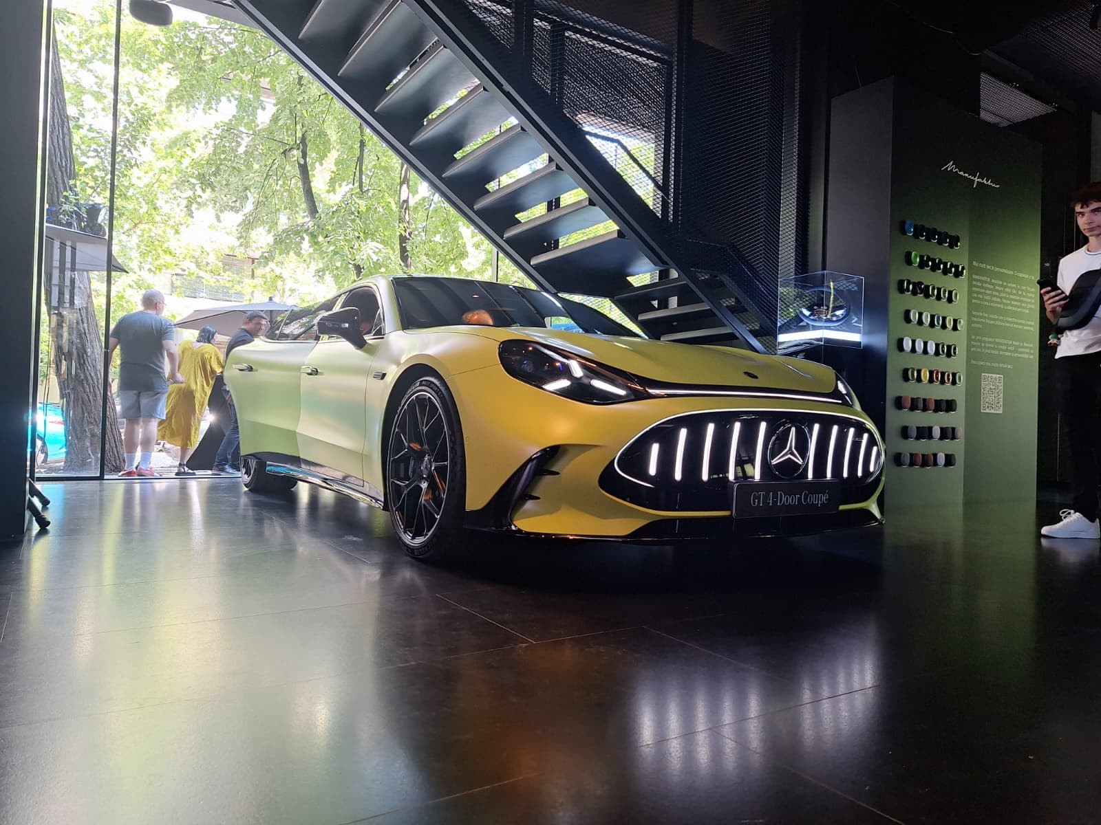 FOTO | Noul Mercedes-AMG GT 4-Door soseșe în România. Cât costă bestia electrică