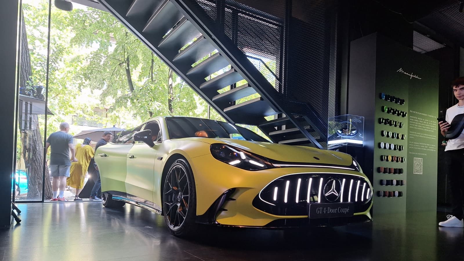 FOTO | Noul Mercedes-AMG GT 4-Door soseșe în România. Cât costă bestia electrică