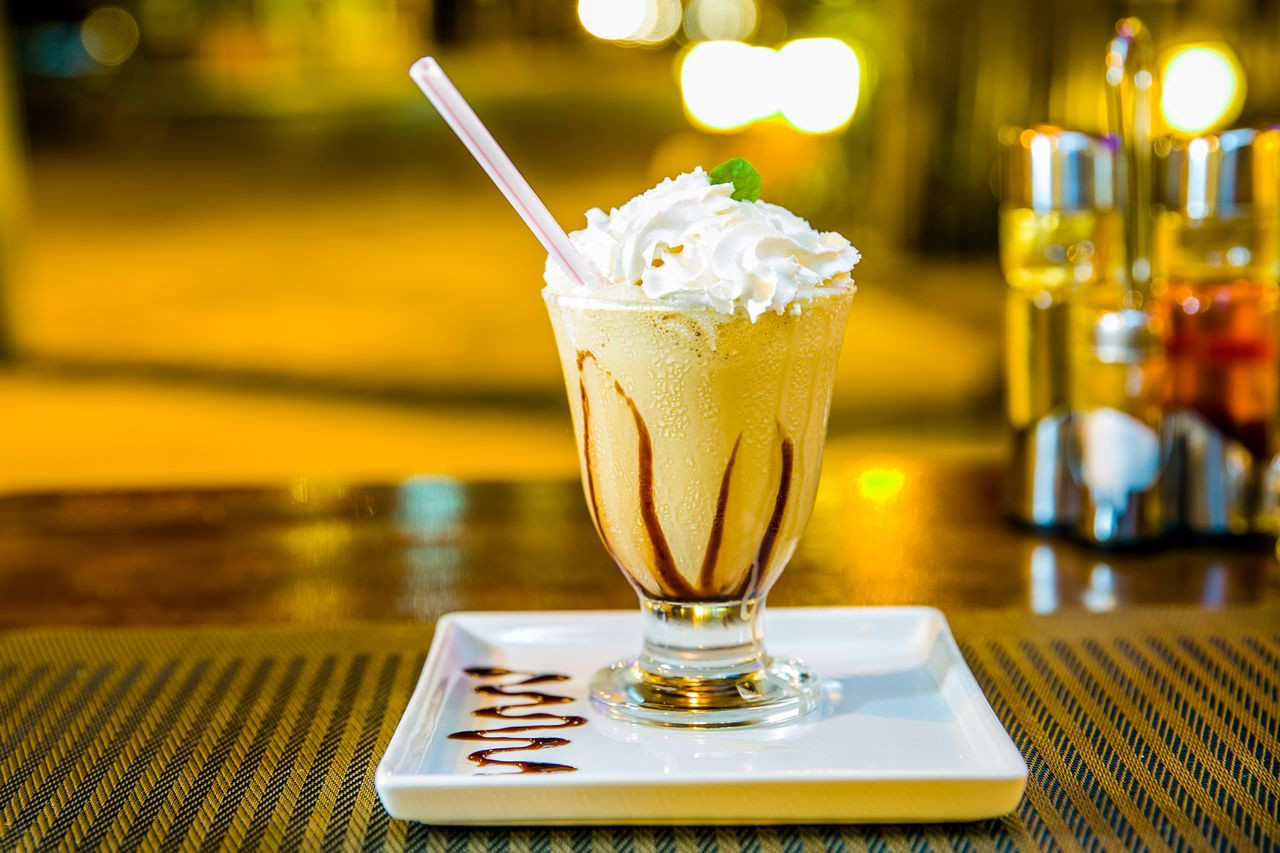 Cafeaua la ibric lasă loc unor gusturi mai exotice. Ce preferă românii să bea