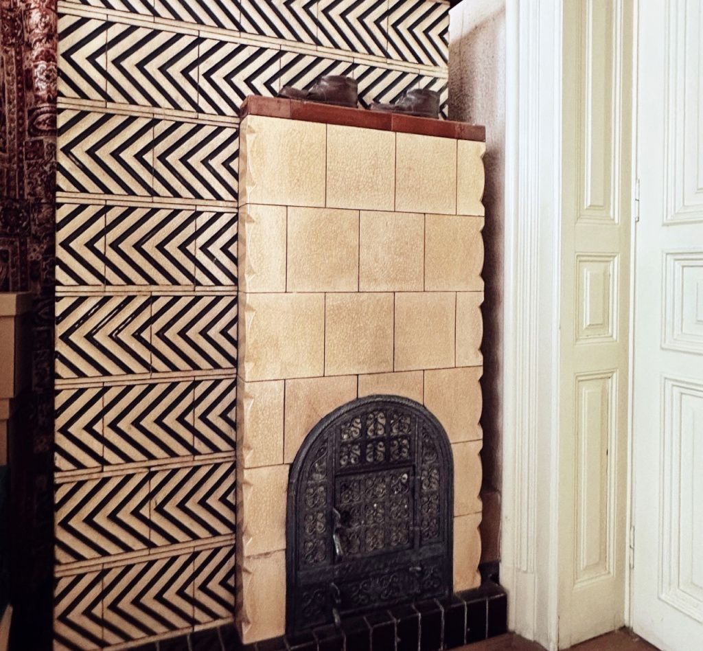 GALERIE FOTO | O vilă interbelică din centrul Capitalei, scoasă la vânzare pentru 1,5 milioane d - Imagine 7