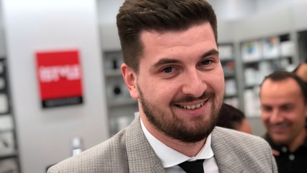 Cat de des schimba fanii iPhone telefonul? Interviu cu Vrinceanu, iStyle