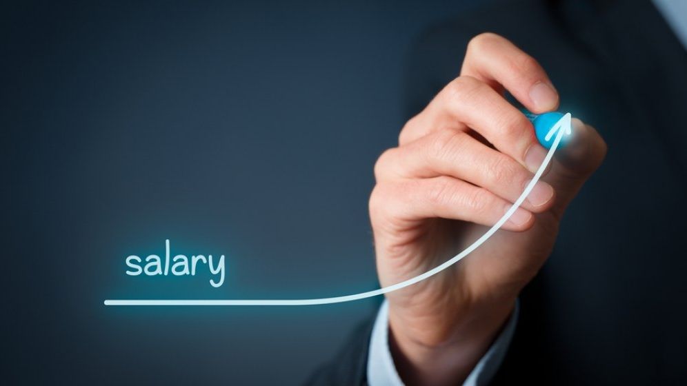 Cum sa pui mana pe mai multi bani! 8 sfaturi rapide ca sa-ti negociezi salariul cu minim de efort