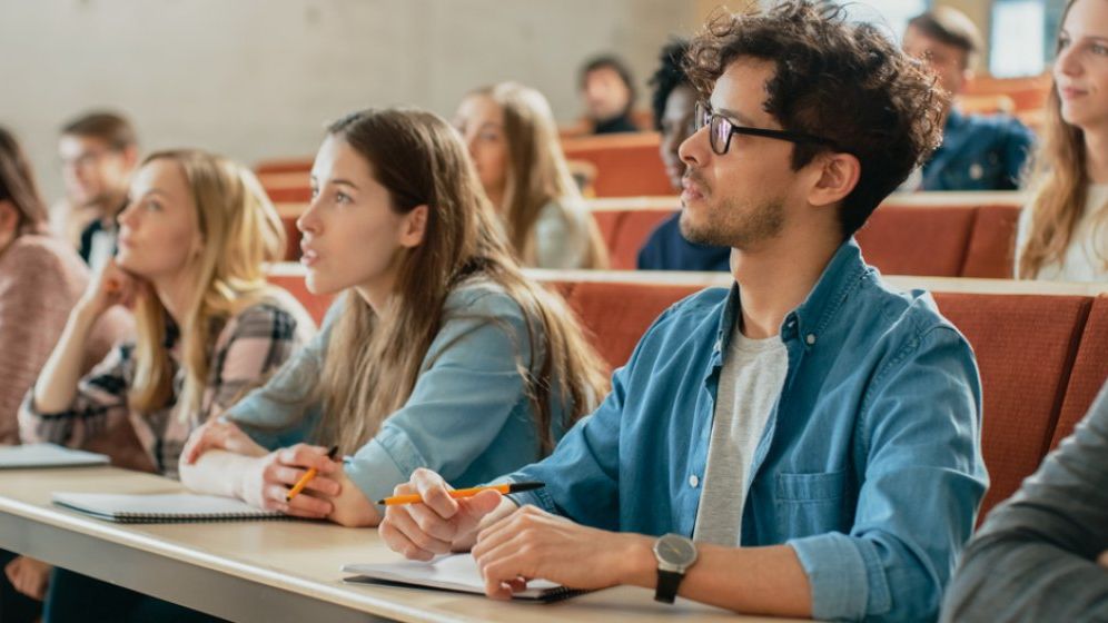 Huawei oferă burse de 5.000 euro pentru profesorii universitari