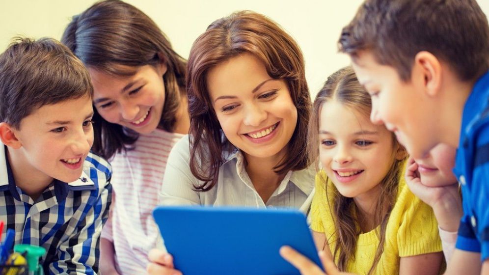 Românii care lucrează în altă țară pot încasa alocații europene pentru copii de până la 160 de euro