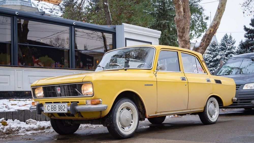 După plecarea Renault, rușii apelează la istorie. Scot Moskvich-ul de la naftalină
